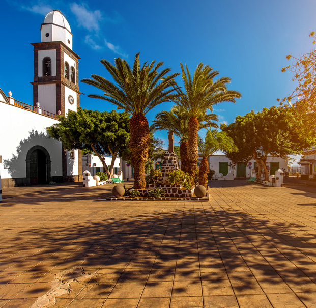 https://www.roperpropertieslanzarote.com/assets/content/pages/228/photos/1.jpg