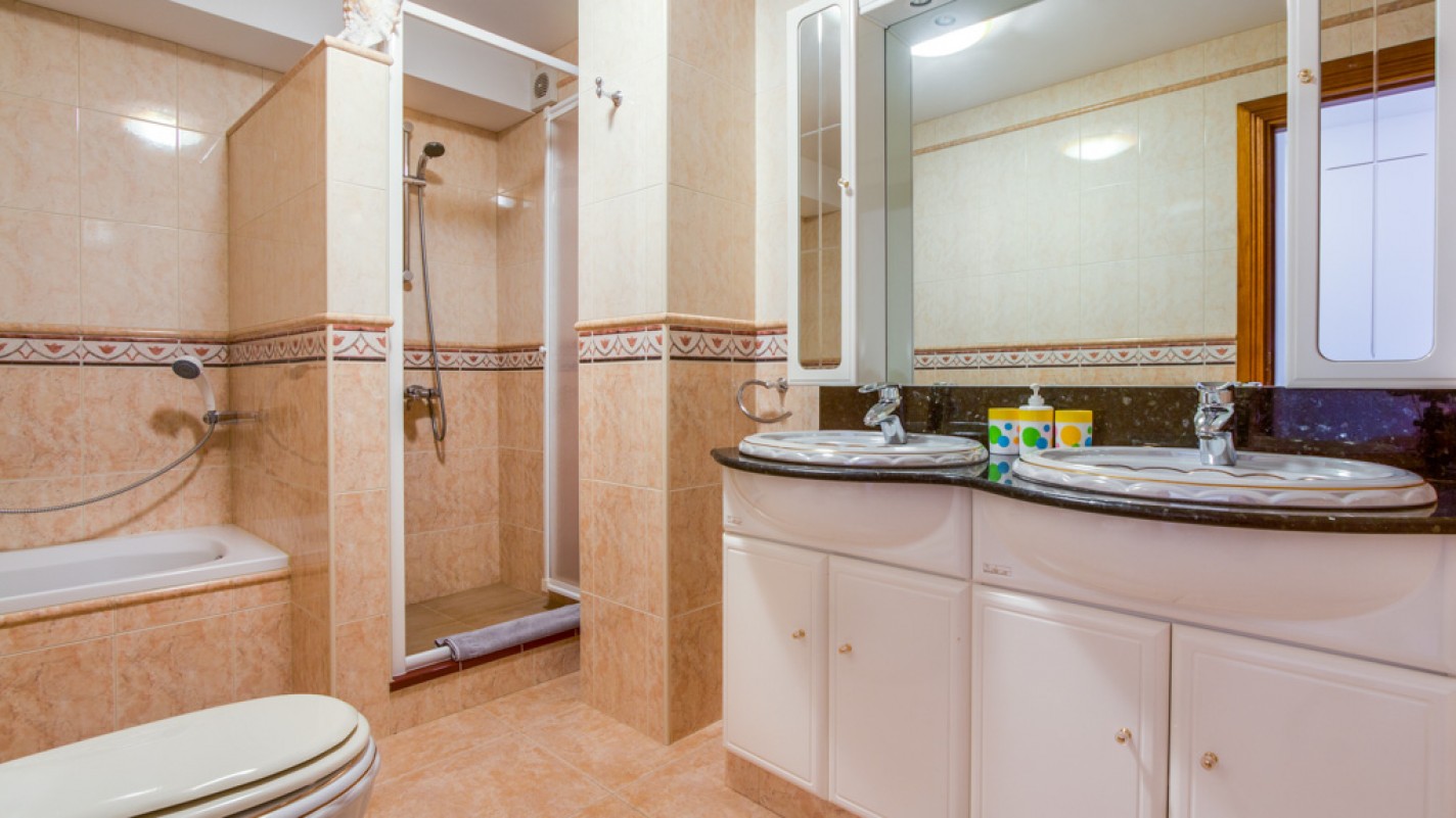 - Puerto Calero - Roper Properties