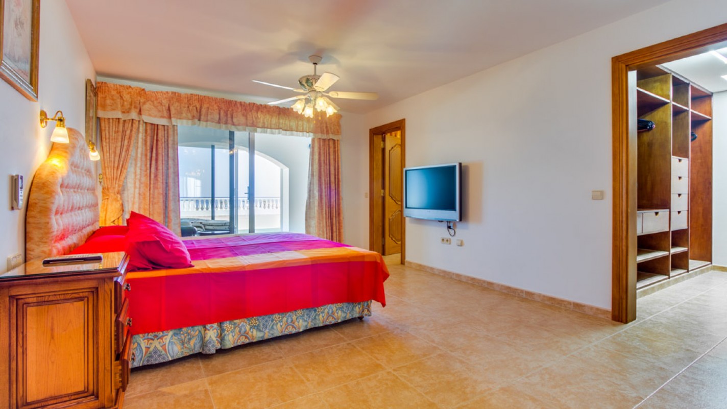 - Puerto Calero - Roper Properties