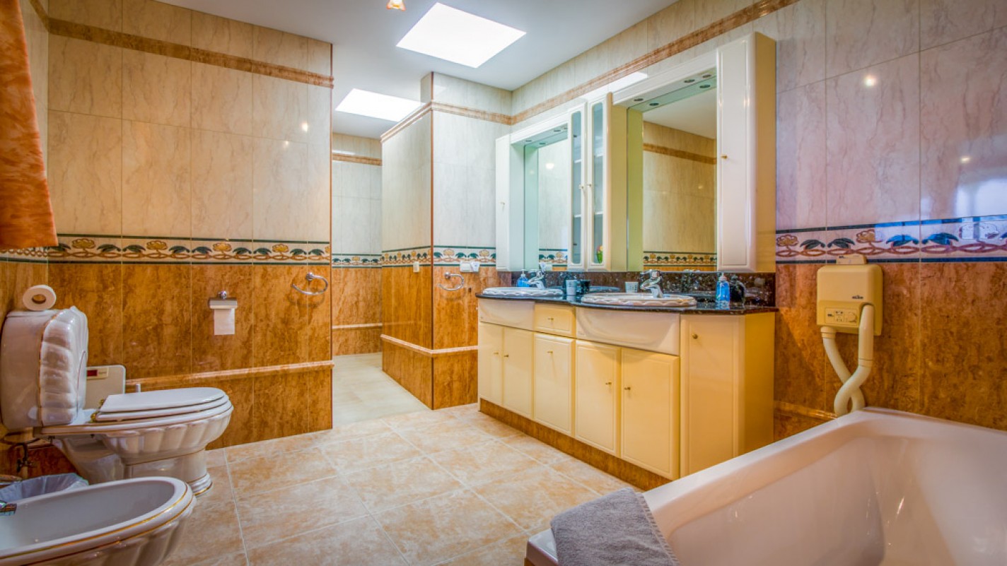 - Puerto Calero - Roper Properties