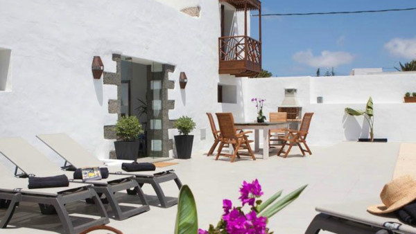 6 Bedroom  House / Villa 2