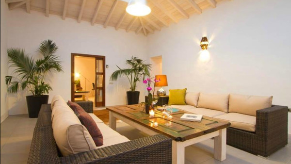 6 Bedroom  House / Villa 3