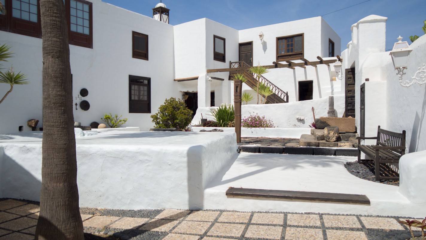 - Tías - Roper Properties