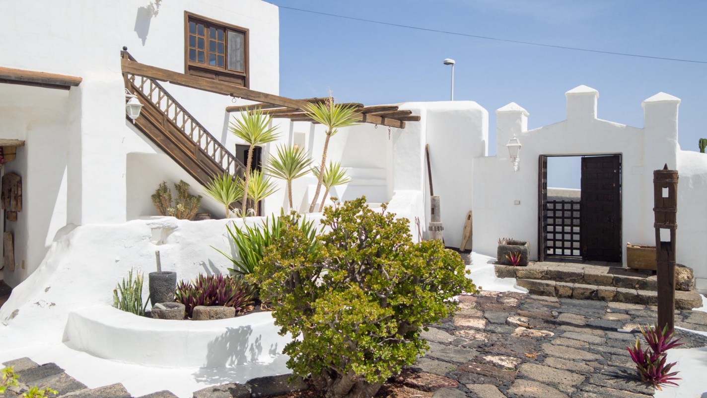 - Tías - Roper Properties