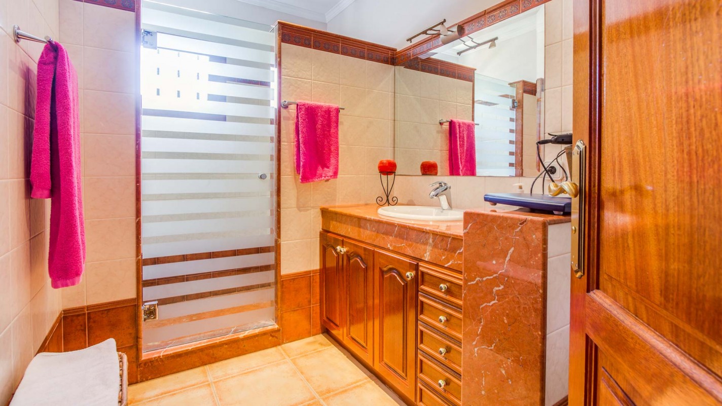 - El Cable - Roper Properties