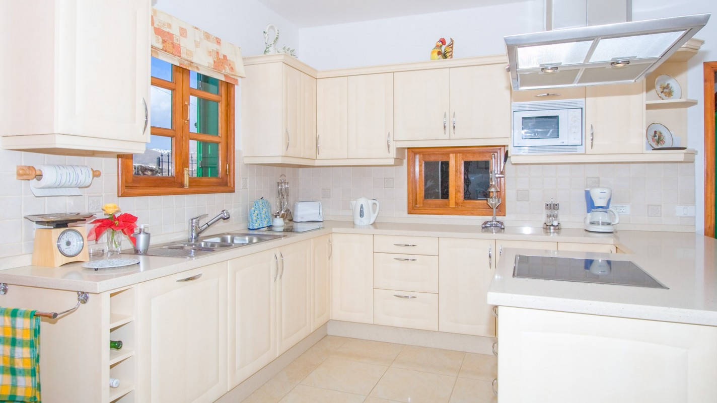 - Puerto Del Carmen - Roper Properties