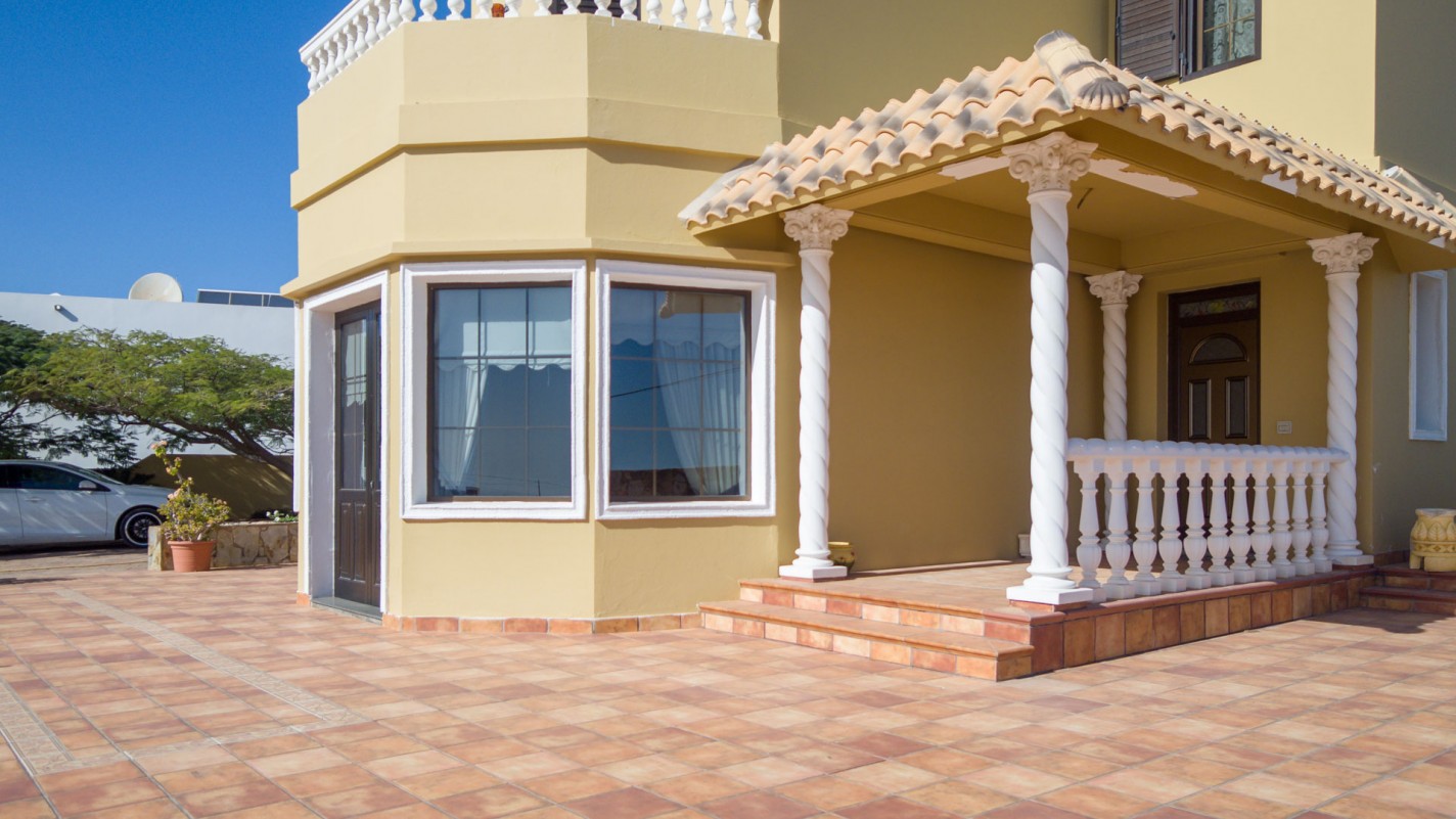 - Tías - Roper Properties