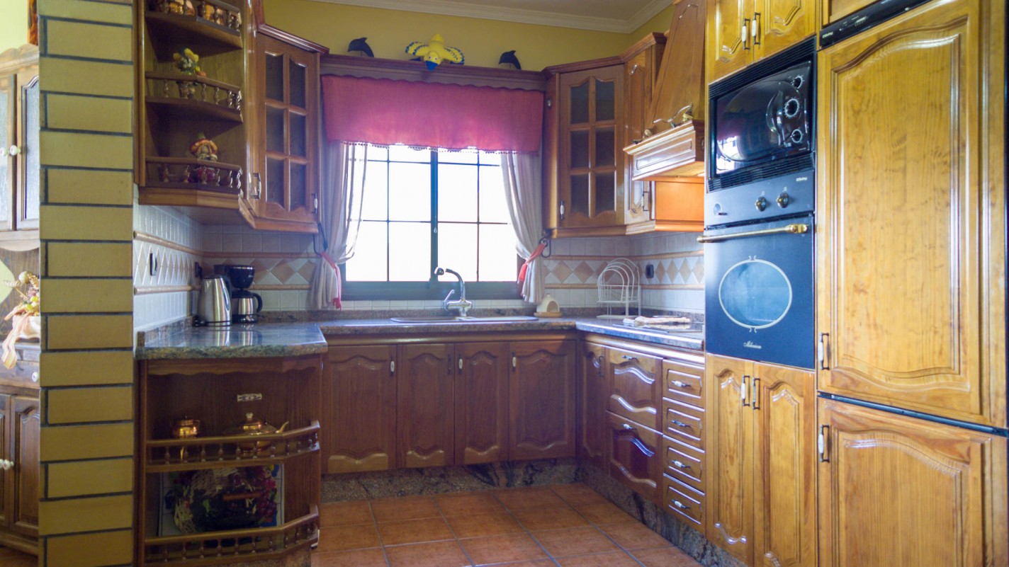 - Tías - Roper Properties