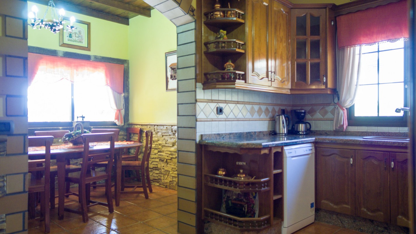 - Tías - Roper Properties