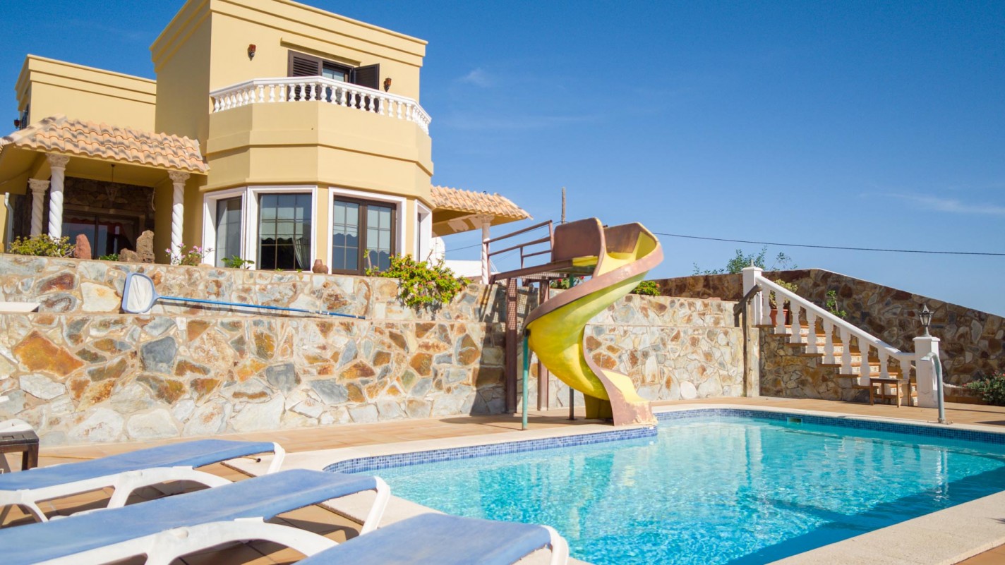- Tías - Roper Properties