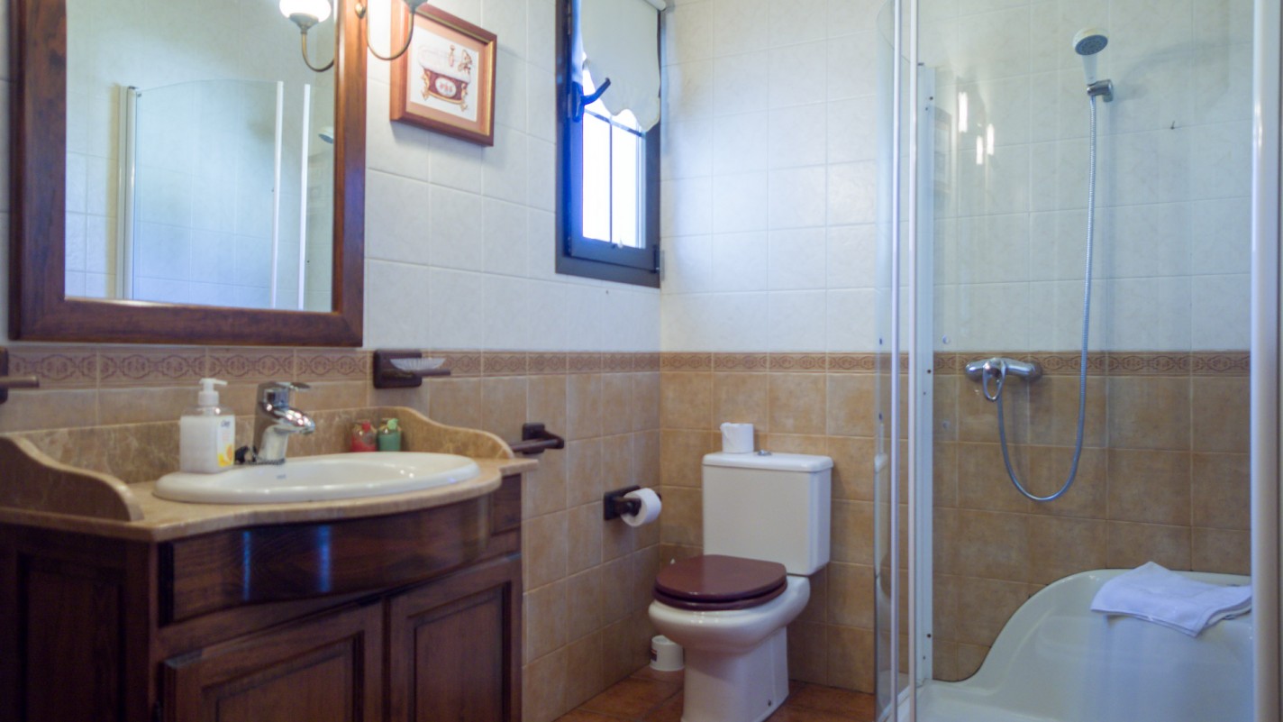 - Tías - Roper Properties