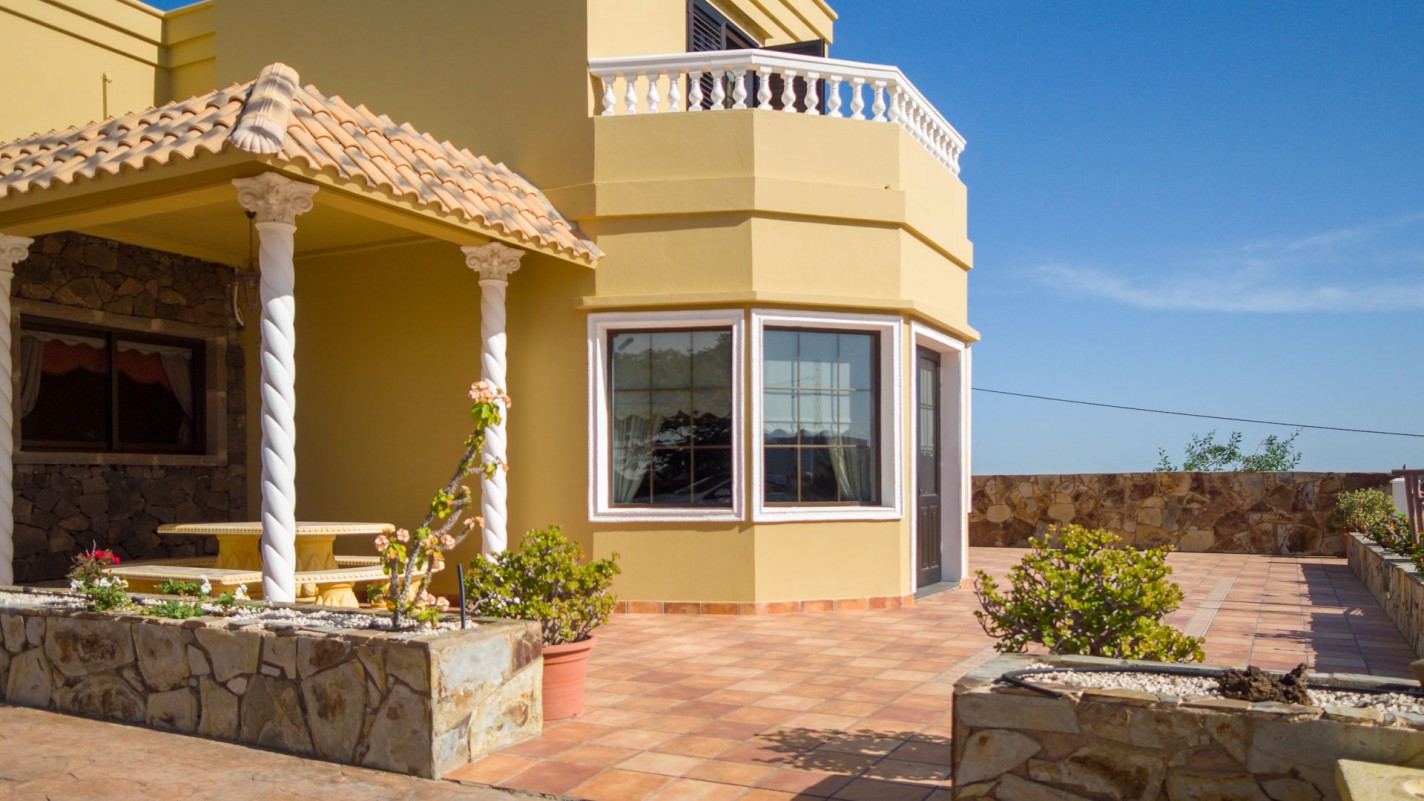 - Tías - Roper Properties