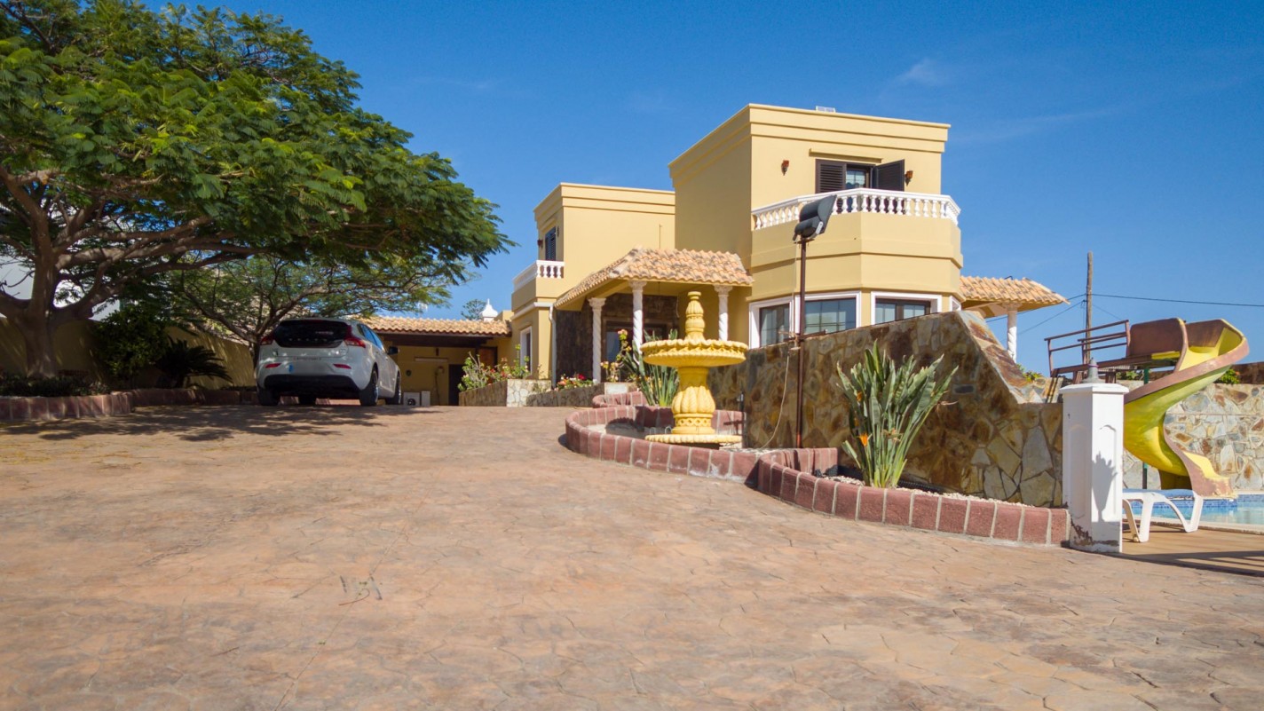 - Tías - Roper Properties