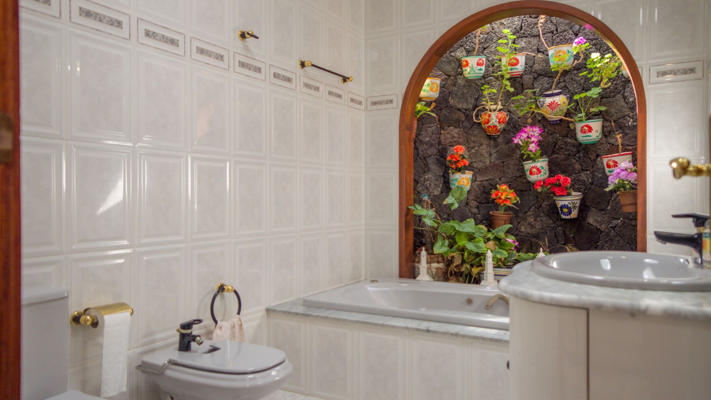 - Tías - Roper Properties
