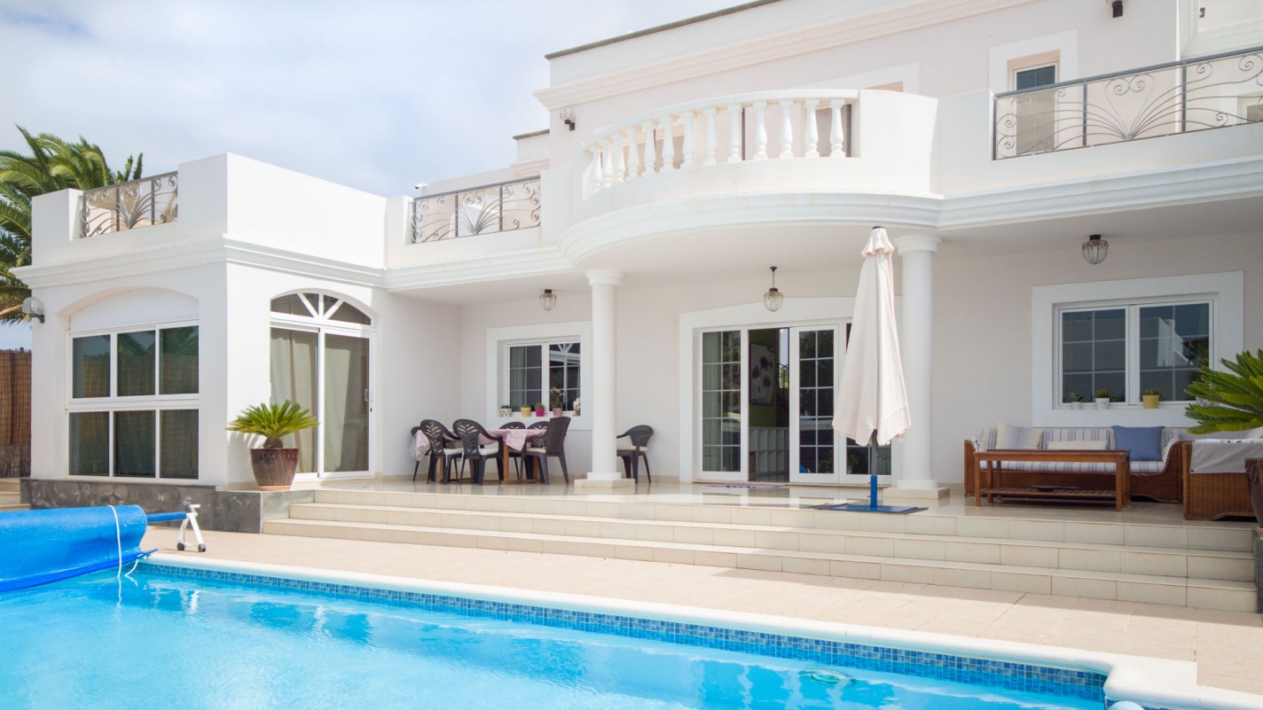 - Costa Teguise - Roper Properties