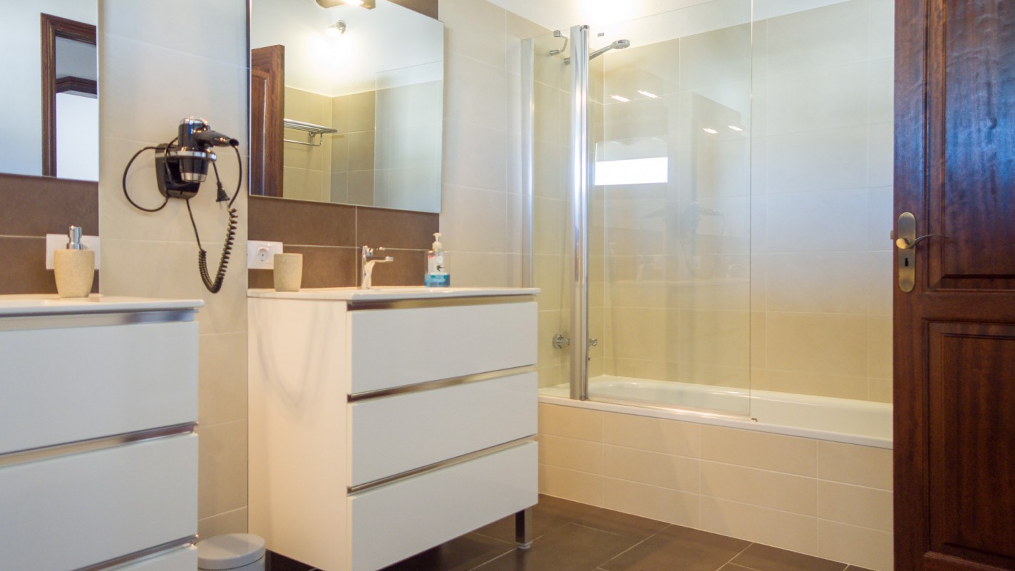 - Nazaret - Roper Properties