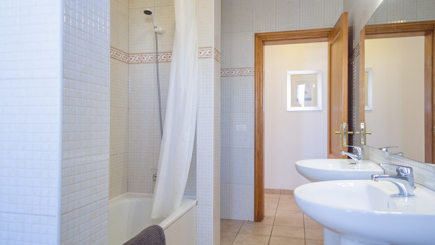 - Puerto Calero - Roper Properties