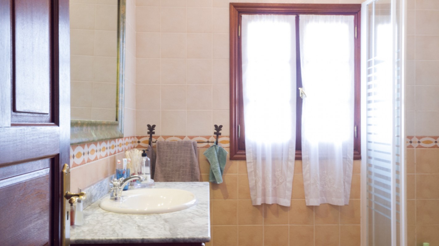 - Guatiza - Roper Properties