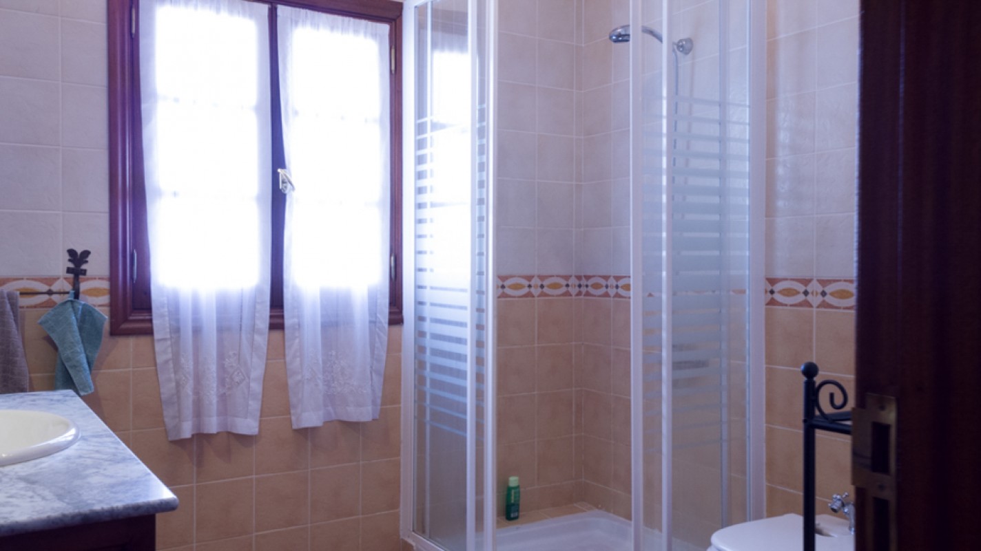 - Guatiza - Roper Properties