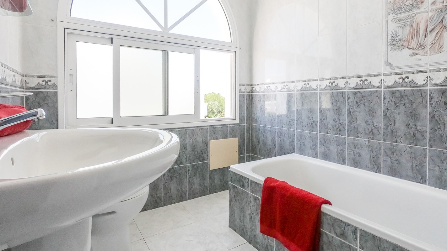 - Tías - Roper Properties