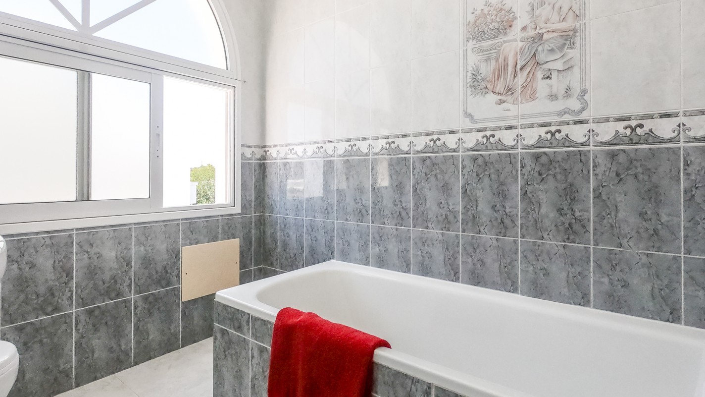 - Tías - Roper Properties