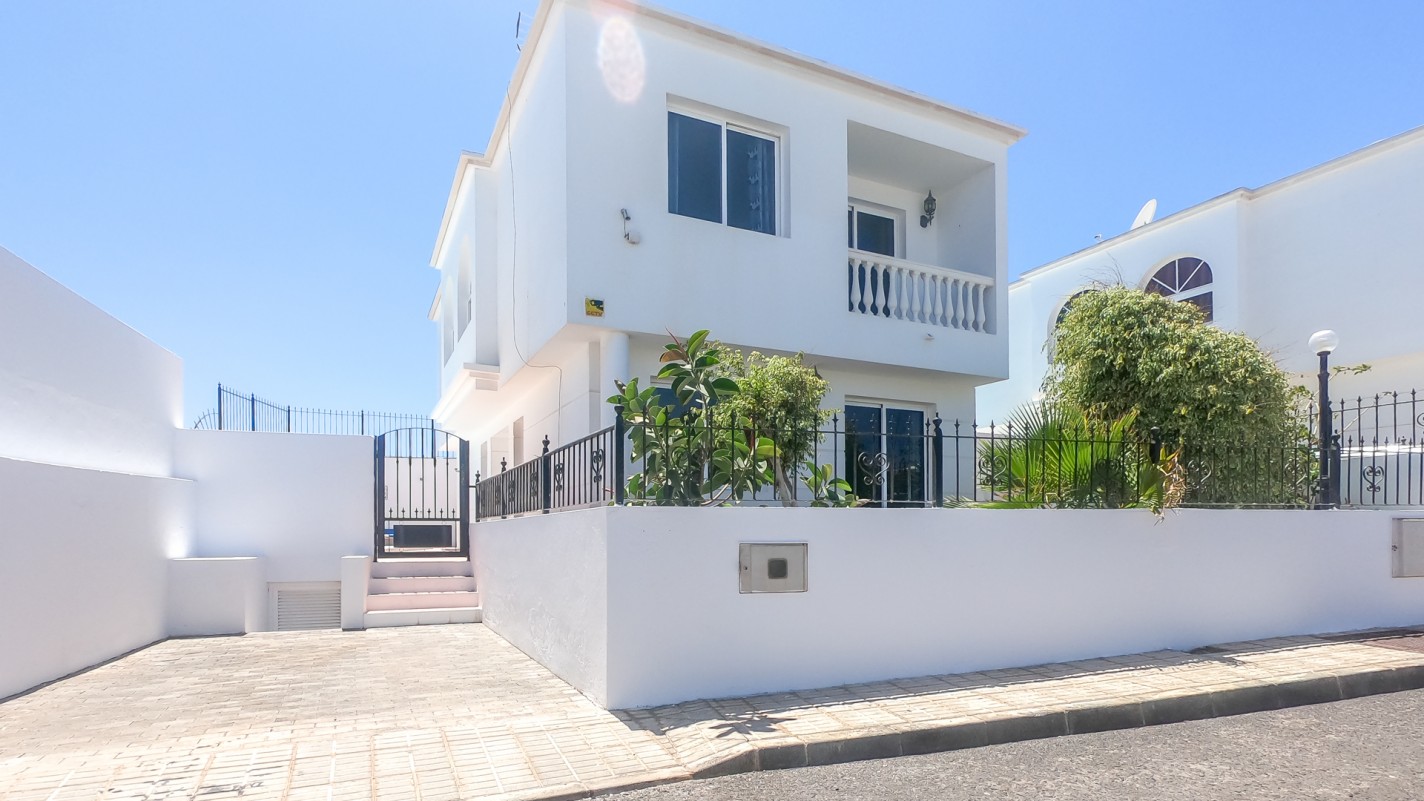 - Tías - Roper Properties