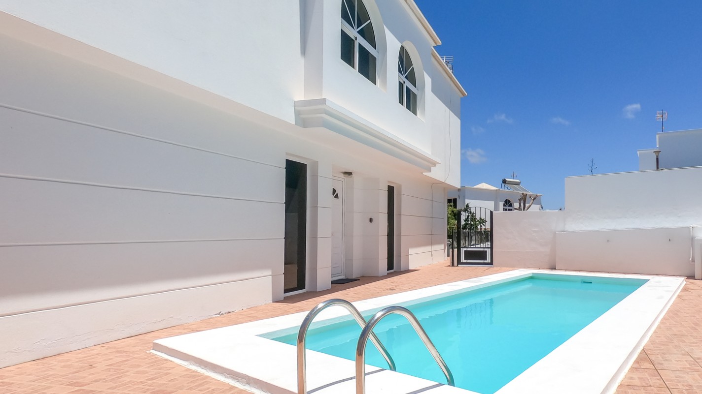 - Tías - Roper Properties