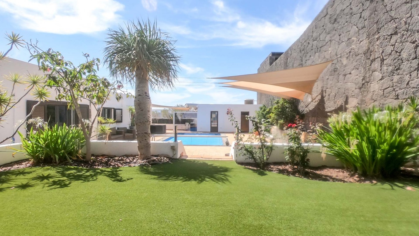- Tías - Roper Properties