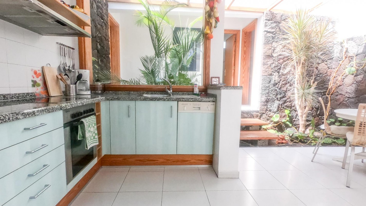 - Tías - Roper Properties