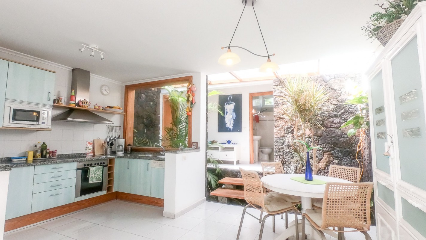 - Tías - Roper Properties