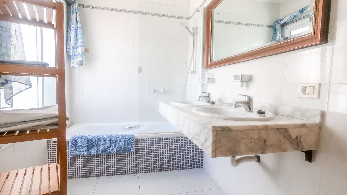 - Tías - Roper Properties