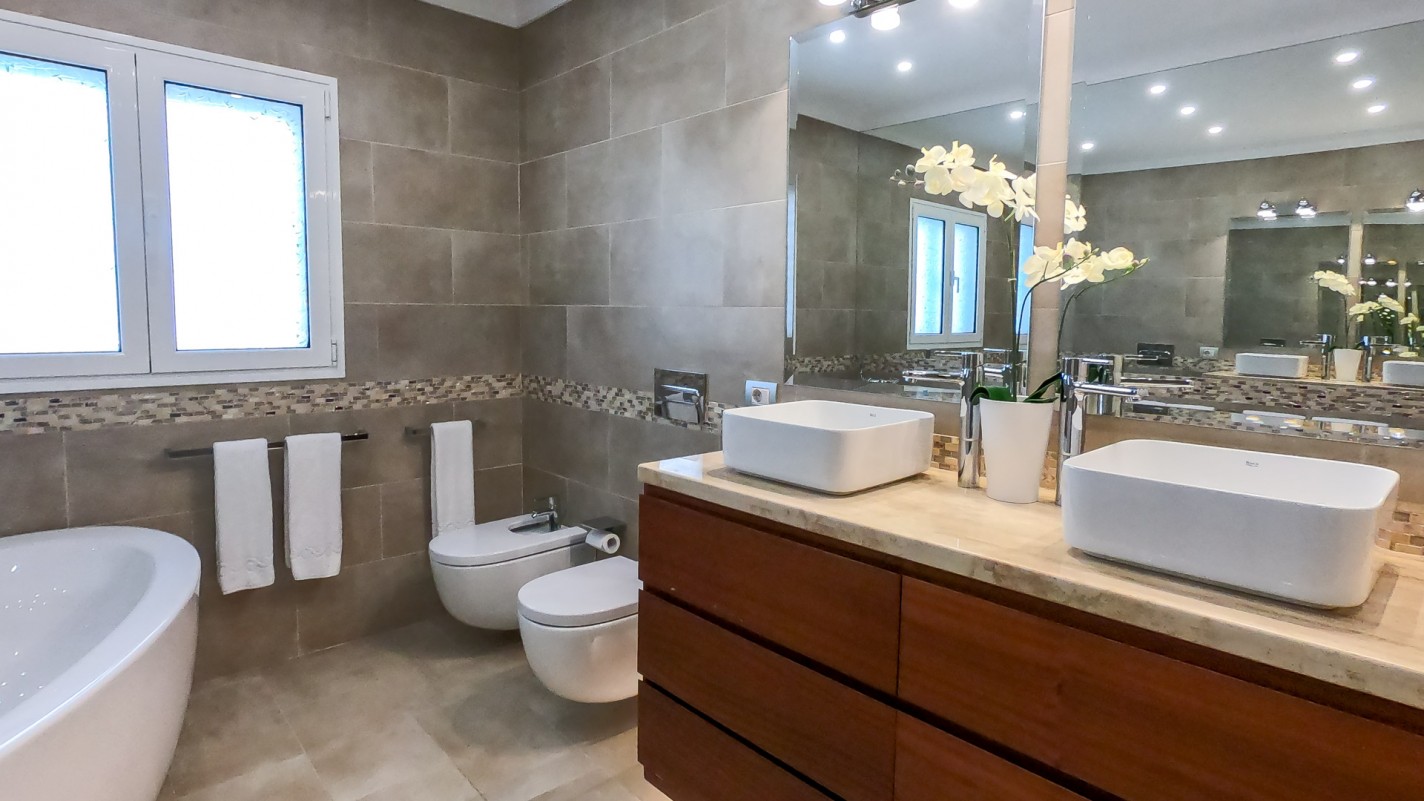 - Puerto Calero - Roper Properties