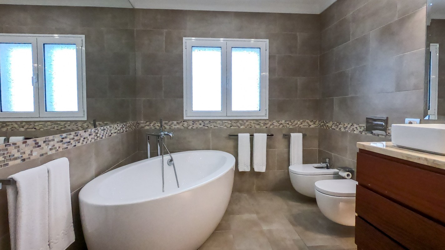 - Puerto Calero - Roper Properties