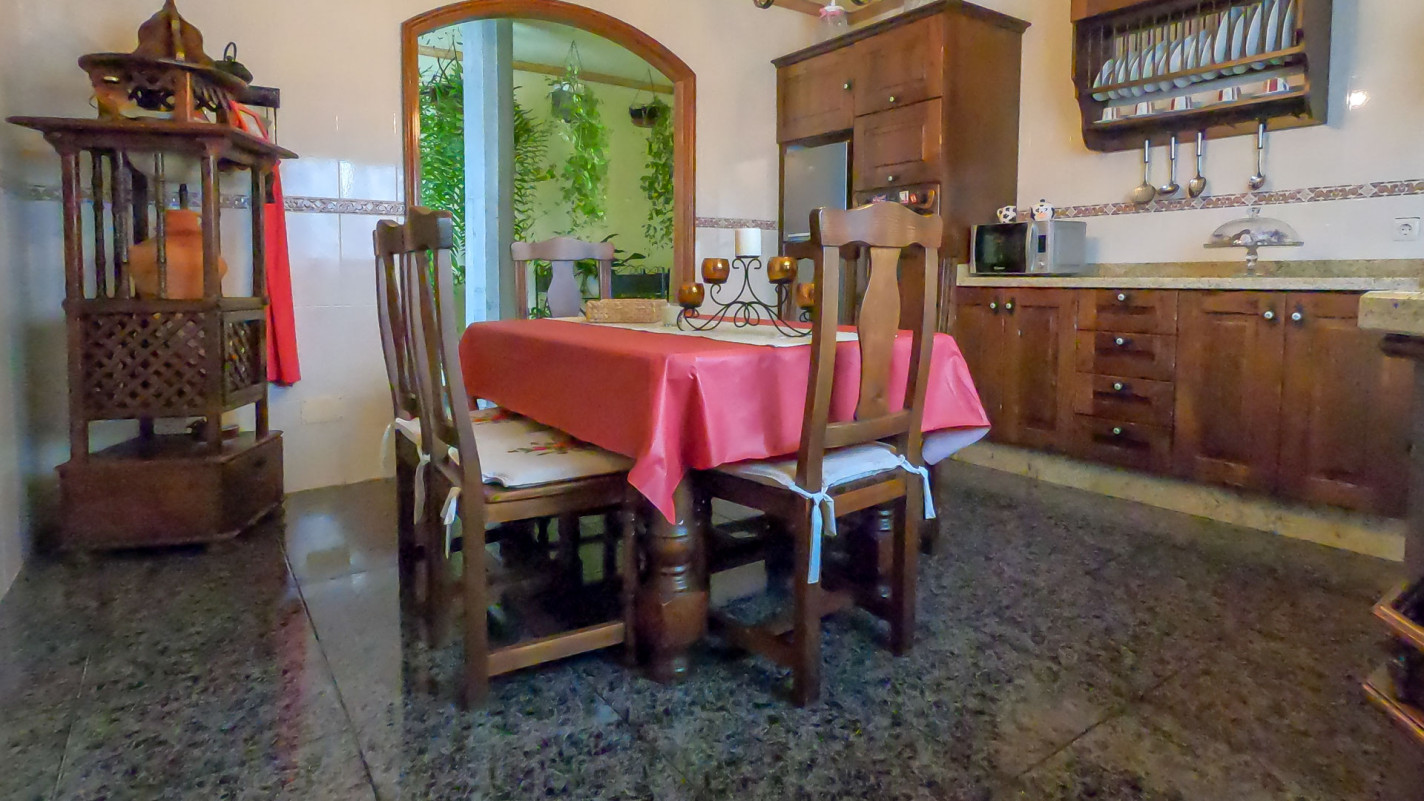 - Los Valles - Roper Properties