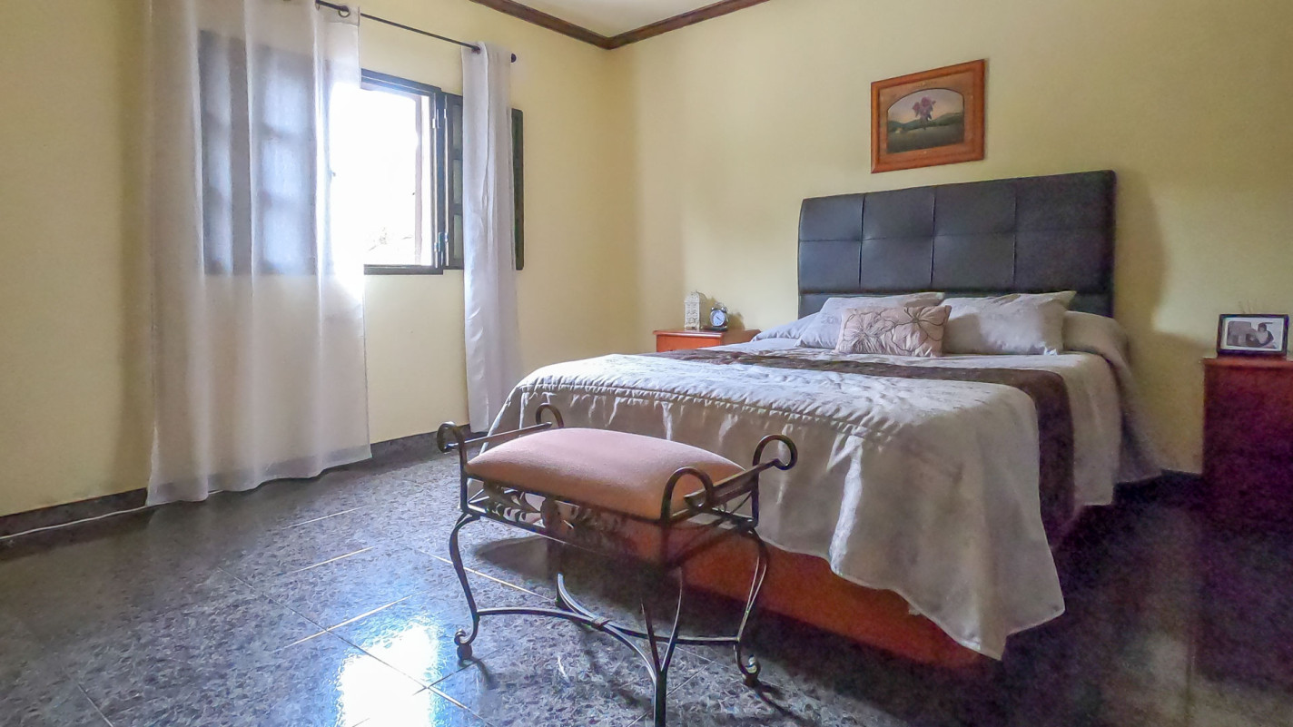 - Los Valles - Roper Properties
