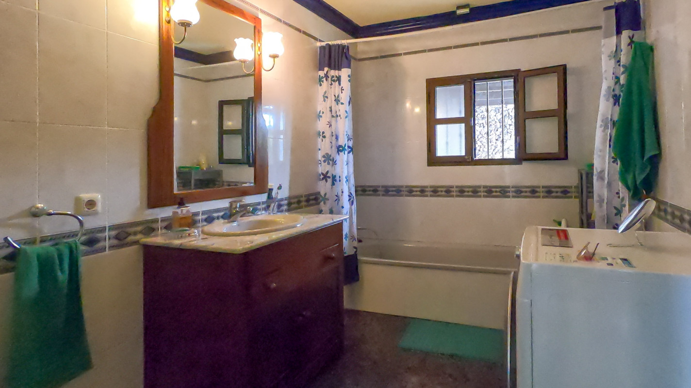- Los Valles - Roper Properties