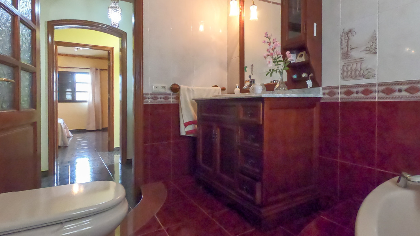 - Los Valles - Roper Properties