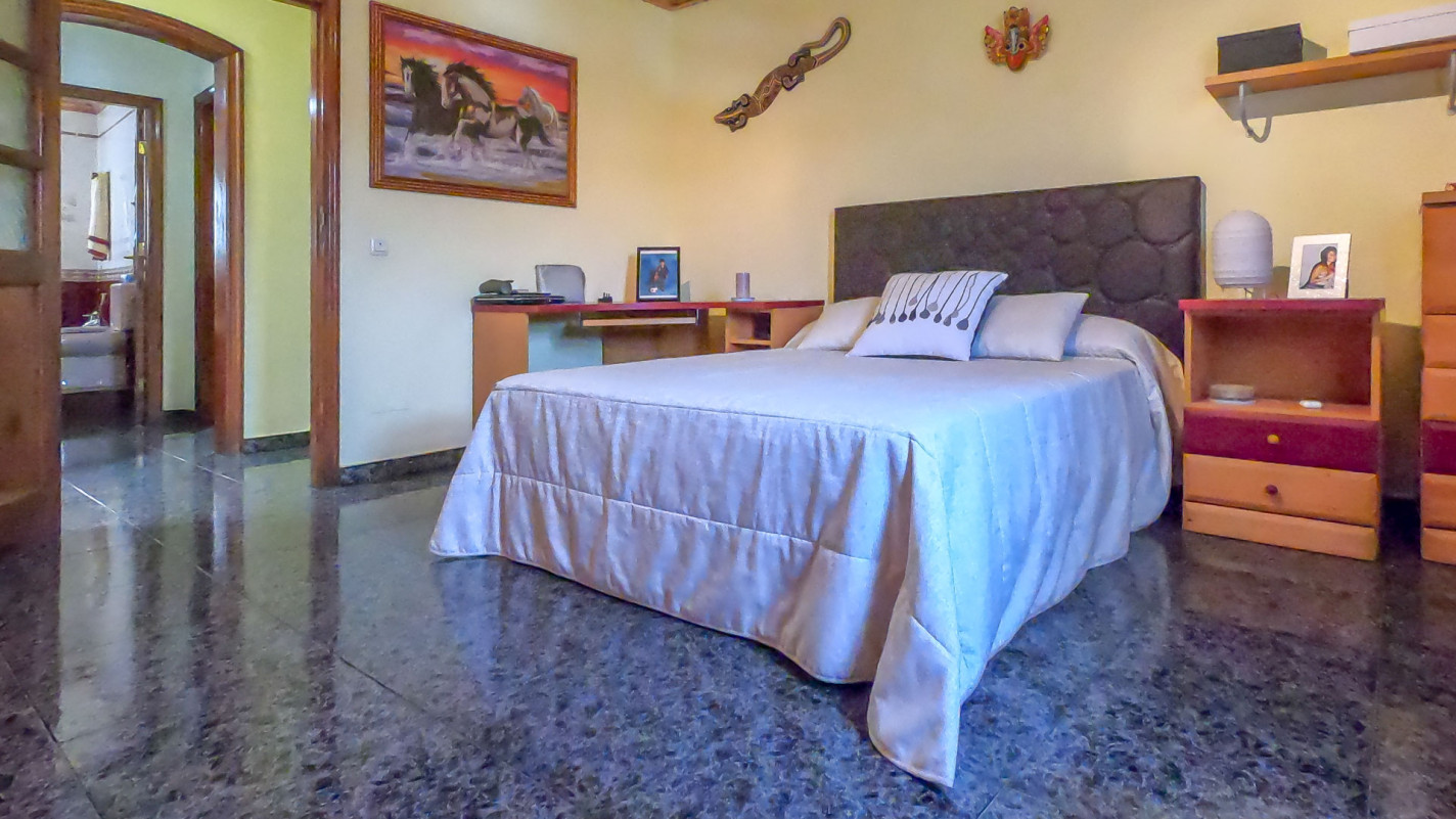 - Los Valles - Roper Properties