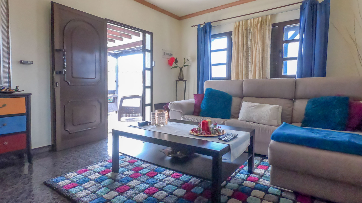 - Los Valles - Roper Properties