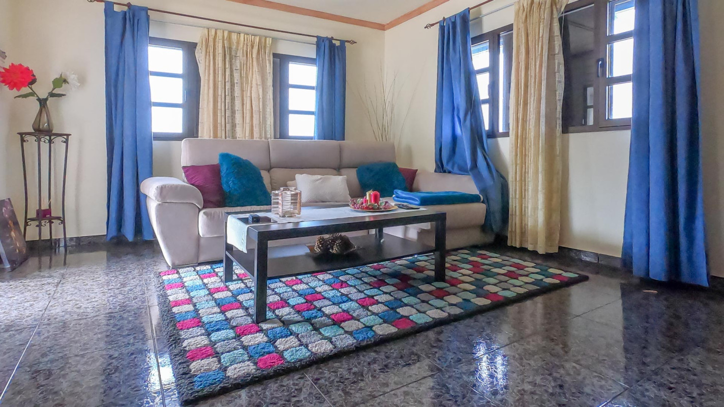 - Los Valles - Roper Properties