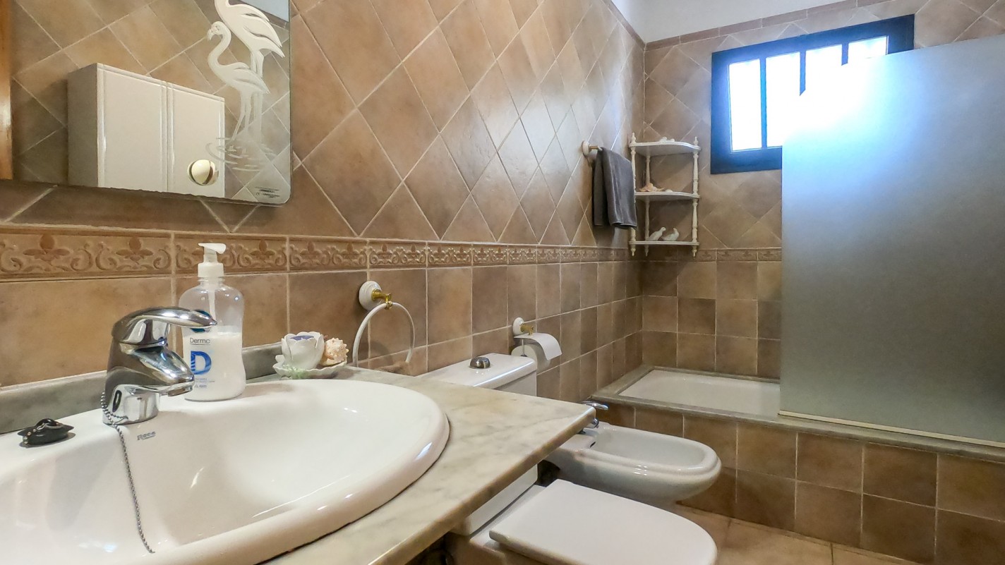 - Tías - Roper Properties