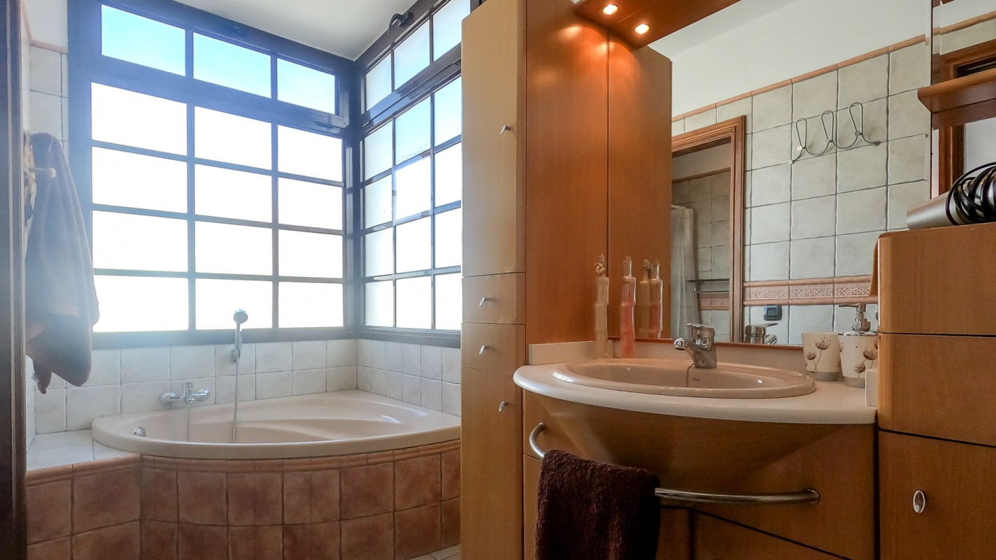 - Tias - Roper Properties