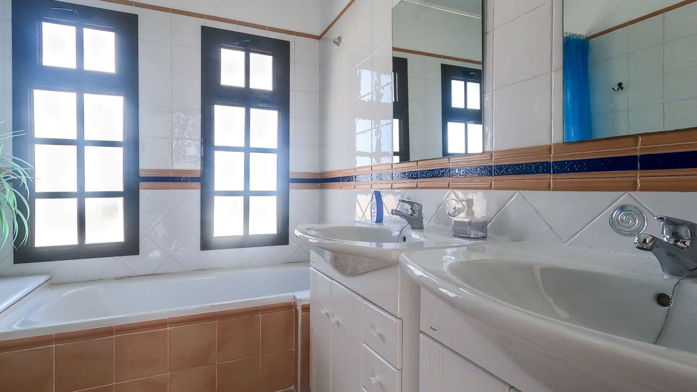 - Tias - Roper Properties