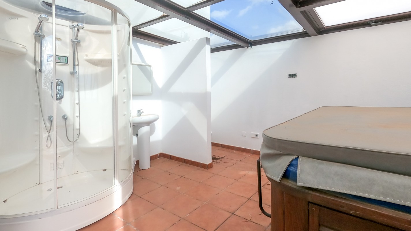 - Tias - Roper Properties