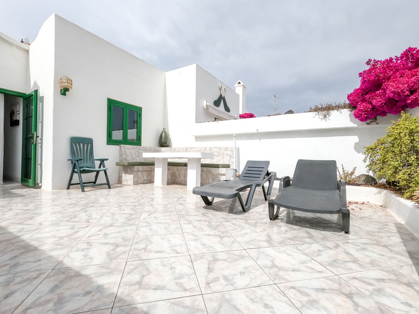 Palmeras Beach - Puerto Del Carmen - Roper Properties
