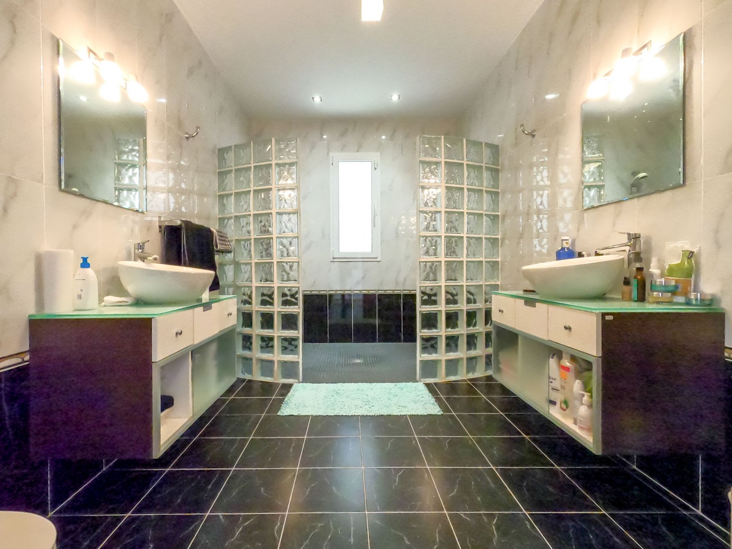- Nazaret - Roper Properties
