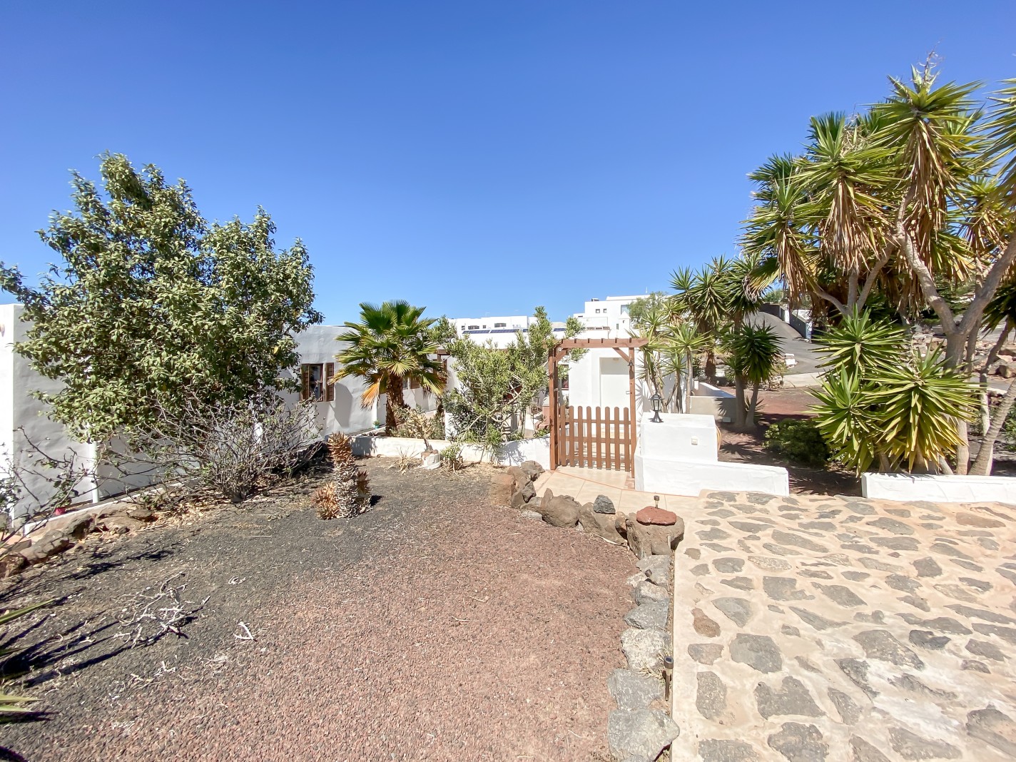 - Las Brenas - Roper Properties
