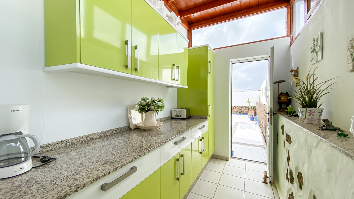 - Tías - Roper Properties