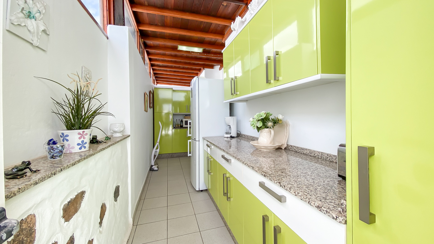 - Tías - Roper Properties