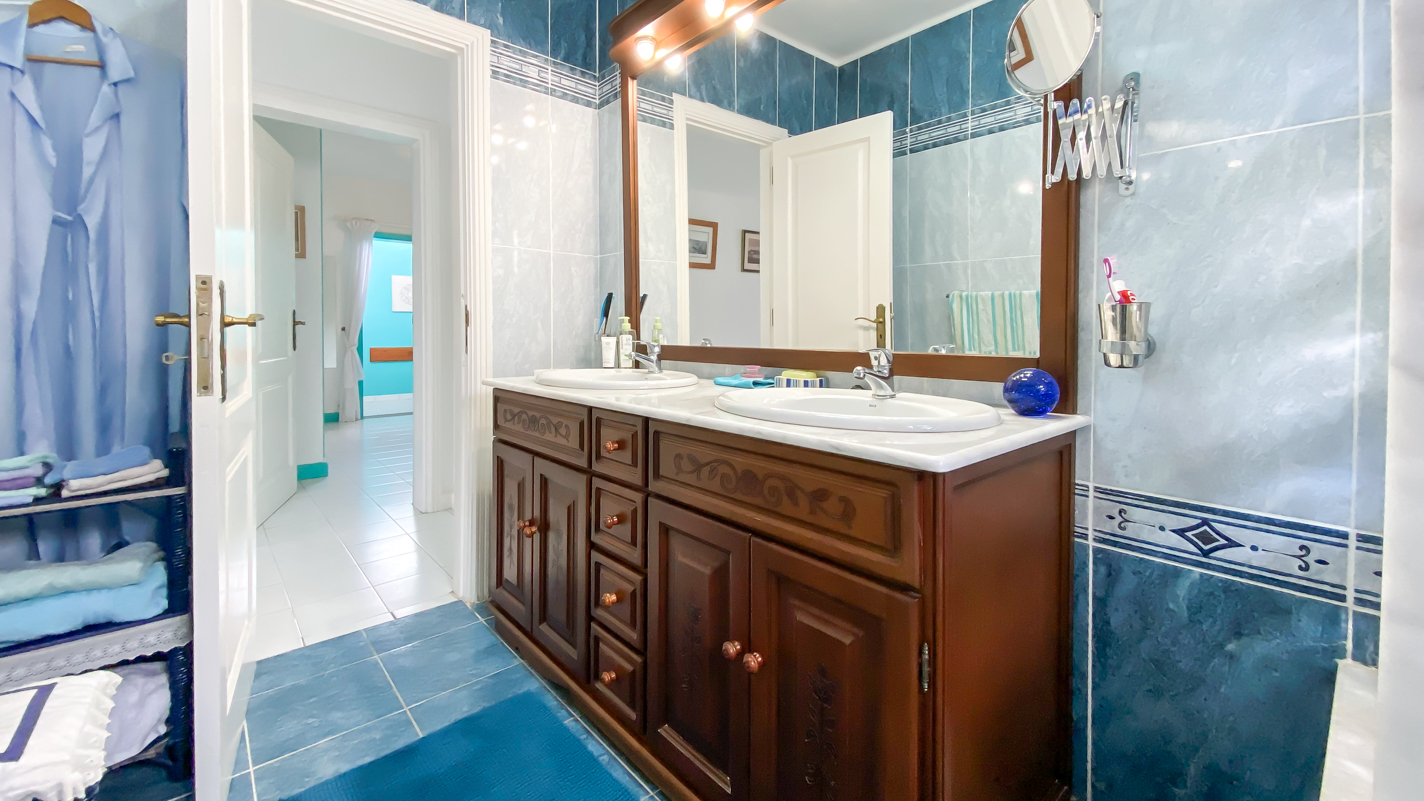 - Tías - Roper Properties